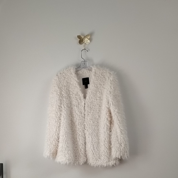 XXI White Faux Fur Mob Wife Statement Jacket - Picture 2 of 16